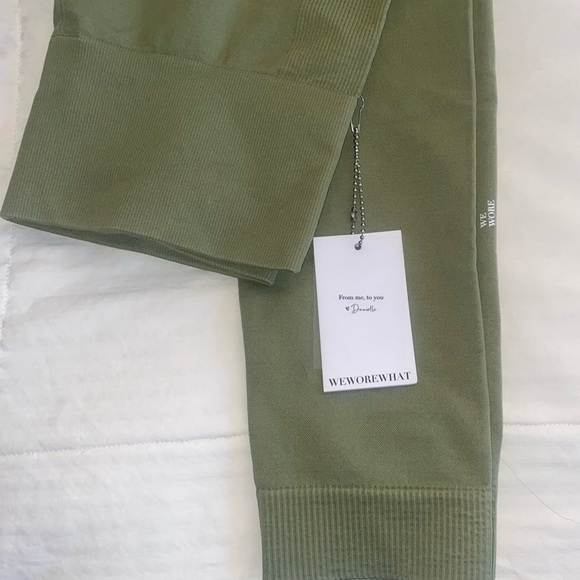 WeWoreWhat | Sage Seamless Leggings & Cropped Sweatshirt Set - Picture 7 of 9